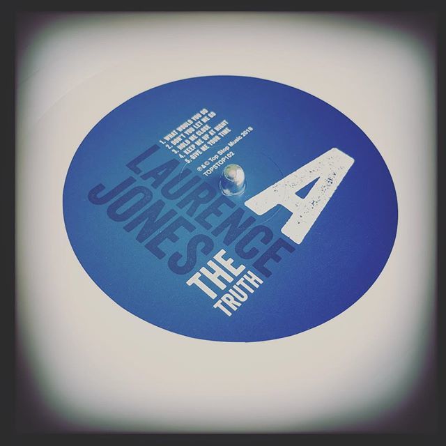 Blues On Vinyl | Laurence Jones - The Truth. 
#laurencejones #thetruth #bluesonvinyl #vinylinstagram #vinyligclub #bluestoday #whitevinyl #enjoythemusic instagram.com/p/BkSLFuMD96u/