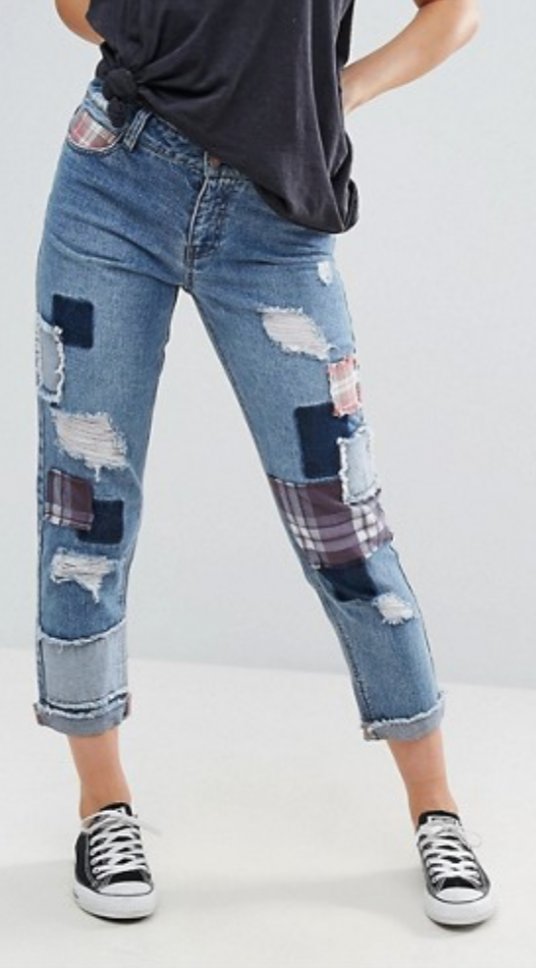 MlleNobody88's tweet image. En fait le retour probable des #patchworkjeans c'est la bonne aubaine pour les porteurs de #rippedjeans, il suffira juste de boucher les trous!!! #cleverideas #recyclage #fashionthrowback