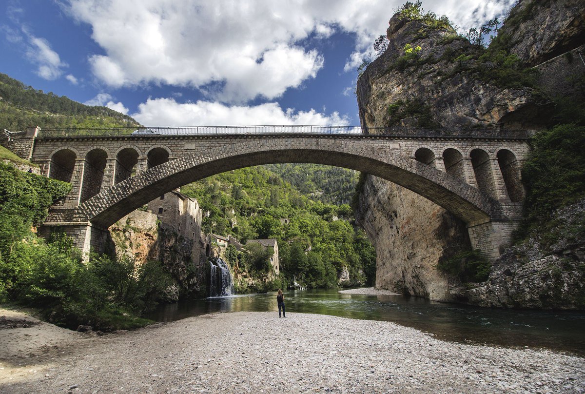 larose_desvents's tweet photo. Envie de (littéralement) vous mettre au vert? Que diriez-vous d'une escapade dans les gorges du Tarn?
#gorgesdutarn, #causses, #lozere, #verdure, #soleil
https://t.co/NOs0UMIkEu https://t.co/PNRN3A8c1C