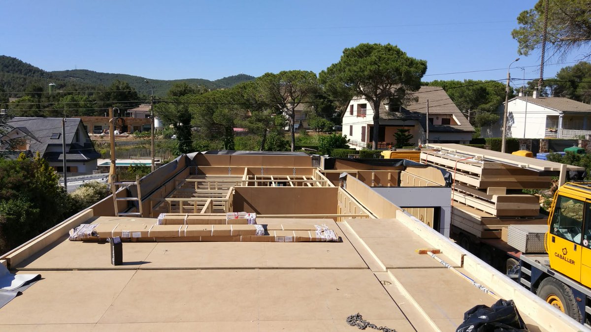arq_amb's tweet photo. Avanzamos a muy buen paso con el montaje de nuestro proyecto de #viviendapasiva en #Vallirana y con @ARQUIMABCN !!! https://t.co/Vmir6knY6M