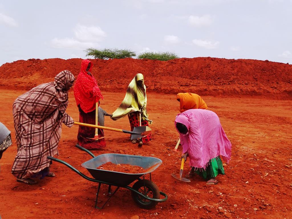 CPD_Africa's tweet photo. Rehabilitation of strategic water pans in #Adado courtesy of @diakoniekh @ACTAlliance support. More than 100 beneficiaries including women took part in the exercise putting food on their tables through the Conditional Cash Support. @OCHASom @GermanyinSOM @GermanyinKenya https://t.co/hB1RTWAzTy