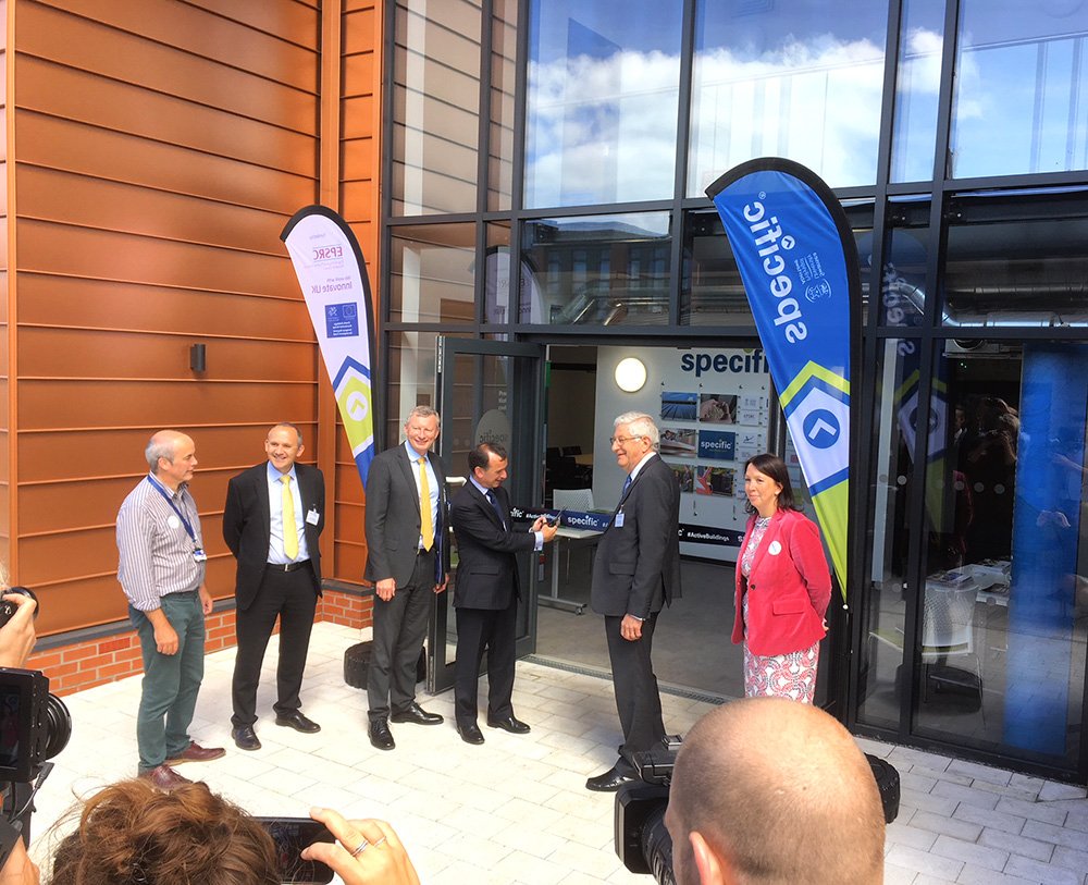IanWCampbell's tweet image. ...And it's officially open! @AlunCairns Secretary of State for Wales cutting the ribbon at the SPECIFIC #ActiveOffice @SwanseaUni Funded by @innovateuk delivered by @info_specific @WernickGroup @EPSRC @WG_innovation #energypositive