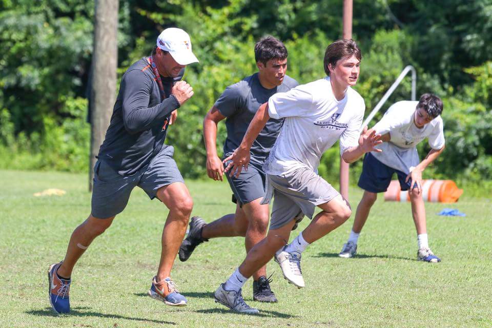 Your Head Coach getting on the line running sprints? Good Job Coach Justin Henderson . Winning starts at the top!
@ValiantFootball
#RecruitValwood 
#GoValiants