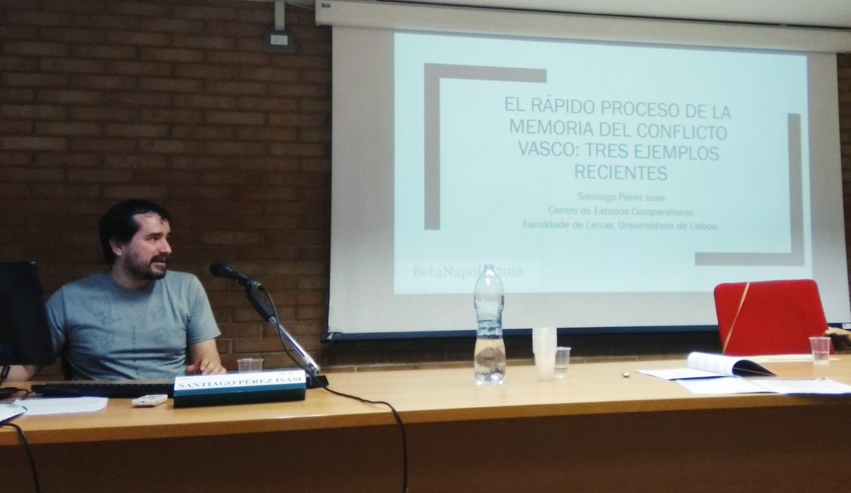 AsociacionBETA's tweet photo. @santiperezisasi nos habla de "El rápido progreso de la memoria del conflicto vasco: tres ejemplos recientes" #BETA2018 https://t.co/2rs0QjWXEo