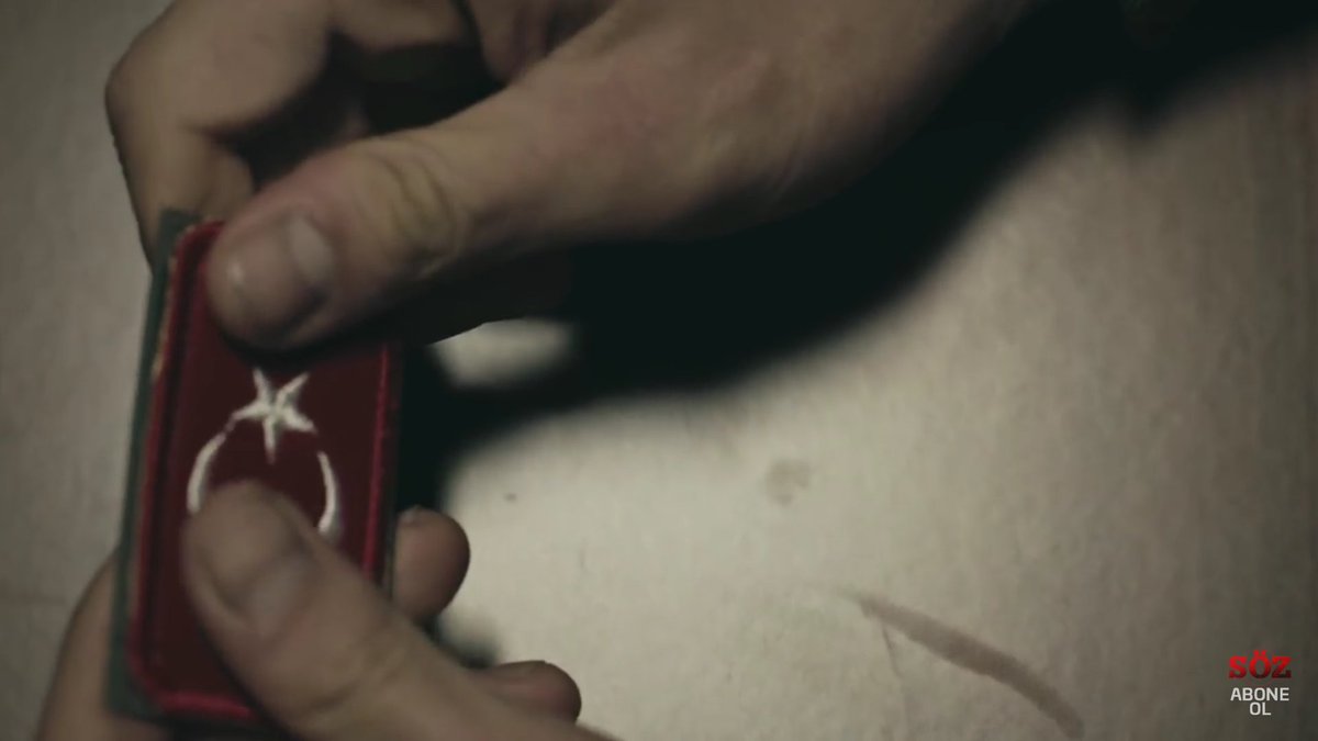 Ilk bölümden YavuzKarasu
TolgaSarıtaş YavBah 
#Söz