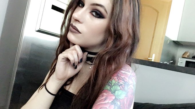 I feel like myself today 🤗🖤 https://t.co/o4YbS3Ne28