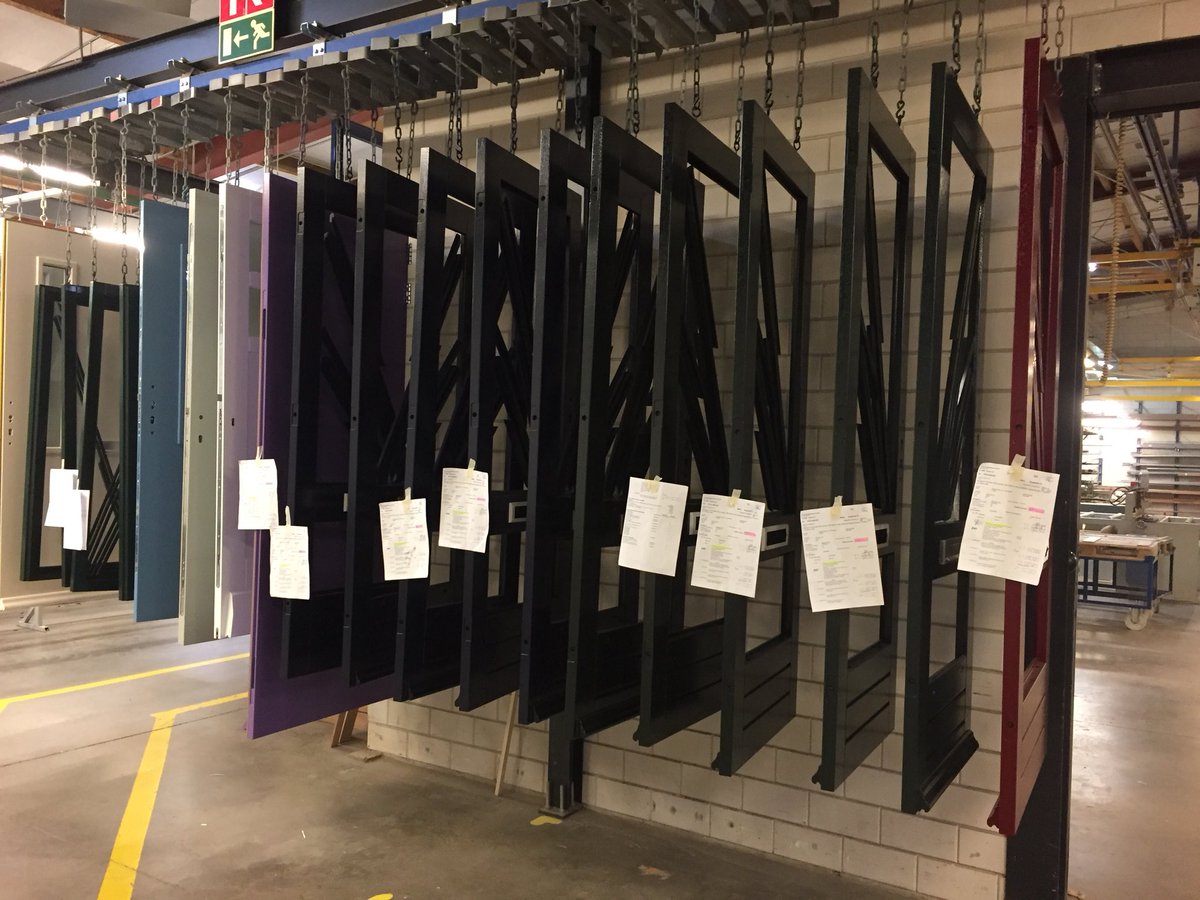 StPioneering's tweet photo. Vanmorgen zijn we op kennismaking geweest bij onze nieuwe Pioneer @AlboDeuren . Mooi bedrijf met prachtige producten die ook in de energieproeftuin Stinsburg geplaatst zijn.  Goede partij om weer mee te denken in onze oplossingen voor verduurzaming! https://t.co/plwMP54yte