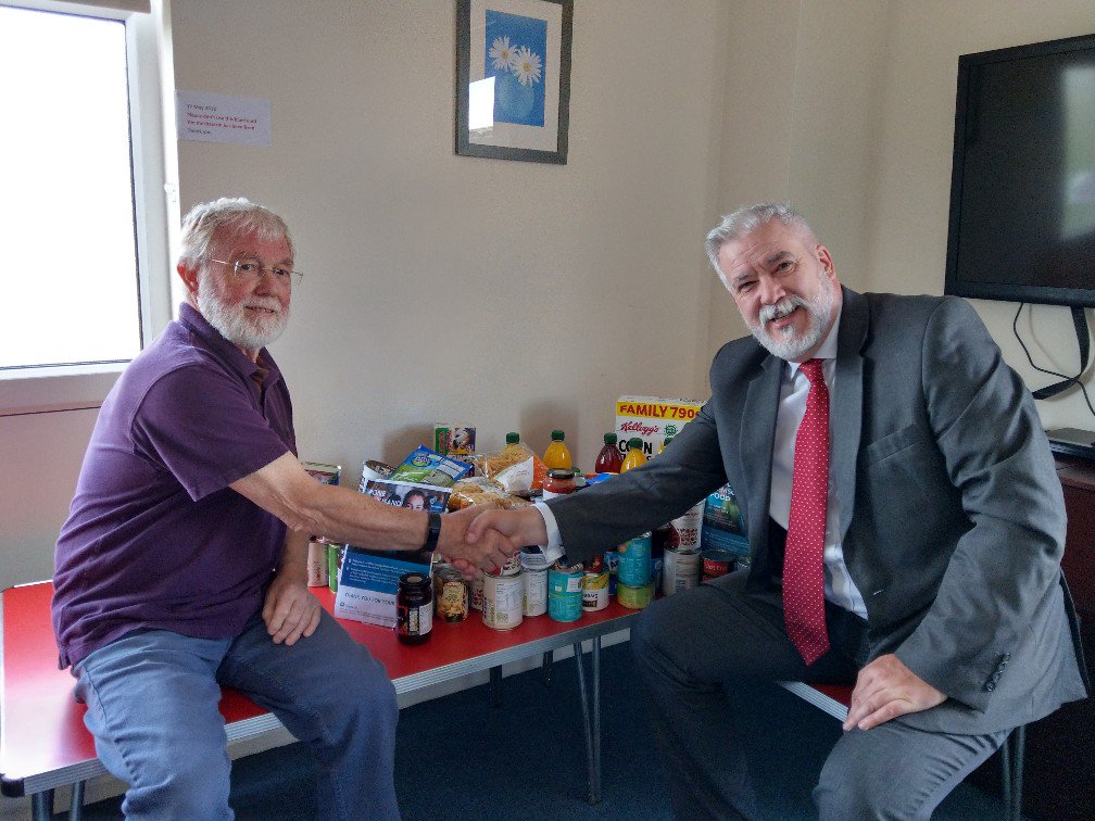SimonLBradbury's tweet photo. Our first delivery on @Agents_Giving Day goes to the @TrussellTrust Foodbank in #Godmanchester near #Huntingdon
Manager @AliSmith999, on the right, is handing over 124 items of food!
Thanks to everyone who donated as part of @RelocationAgent's #OneThousandItemsOfFood campaign. https://t.co/hf0mmrgxSD