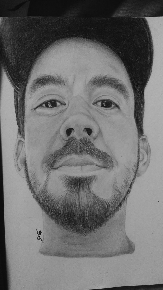 LP_Ani_'s tweet photo. Drawing helps me clear my mind, I just need a paper, pencil ✏️, my headphones 🎧 and good music ✌️🎵🎶 @mikeshinoda

#PostTraumatic
#PostTraumaticArt https://t.co/iglIhqnPhu