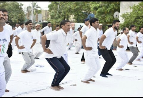 ManavDharam's tweet photo. By the inspiration of Shri #Satpal_Maharaj Ji, #Manav_Utthan_Sewa_Samiti, Punjabi Bagh, celebrated #InternationalYogaDay with full enthusiasm, at the Sports Ground of Railway Colony, #NewDelhi.More than 1000 people participated in this Yoga camp. @Ra_THORe @narendramodi @moayush https://t.co/T1hq9KWwer