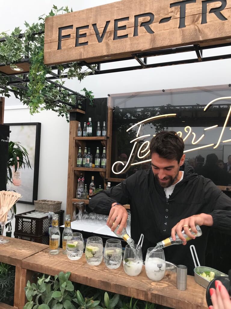 gigi_salmon's tweet photo. Thank you @jimchardy for taking the @FeverTreeMixers #fastestserve challenge....so close!!! @QueensTennis 😄 https://t.co/0S6lNlhhiA