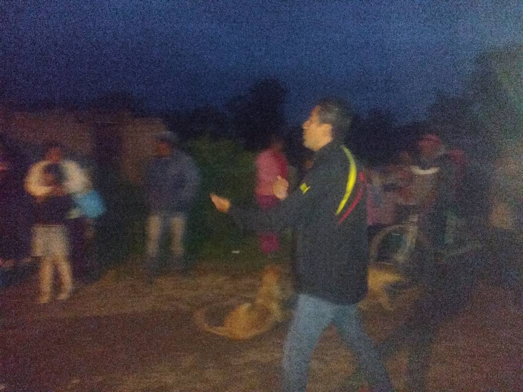 LaloZacatelco's tweet photo. Anoche estuvimos en un rincón del municipio y tristemente olvidado, abran solo 20 min de la cabecera municipal no tienen luz, agua y mucho menos calles. El bienestar que buscamos es para eliminar al cholulteca de 1° y de 2° todos somos iguales. #RescatemosCholula  #VoyConLalo https://t.co/EjY1FQ6aYt