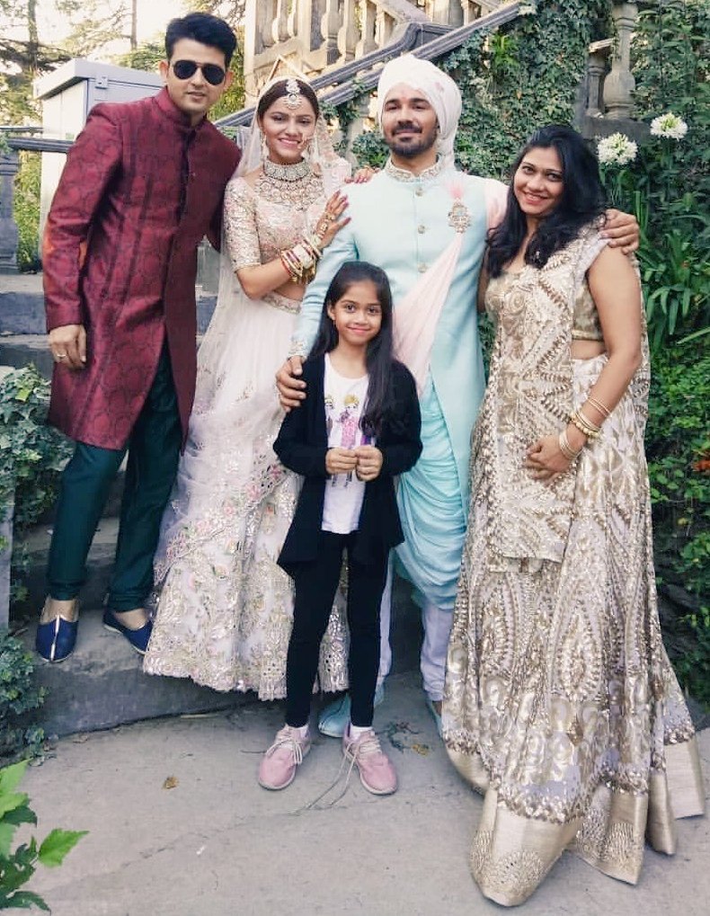 _SashaSlays_'s tweet photo. Stay blessed #RubiNav #RubinavKiShaadi #RubinaDilaik #AbhinavShukla  @RubiDilaik @ashukla09 💃💃💃👰🤵👩‍❤️‍💋‍👨👩‍❤️‍💋‍👨👩‍❤️‍💋‍👨😘😍 https://t.co/BEZae84O0n