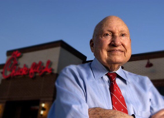 TAMUCPIKES's tweet photo. Brother Truett Cathy (1921-2014), Founder/CEO of Chick-Fil-A, was initiated at Georgia Southern University in 1995. #ProminentPIKE https://t.co/hAObsObuY2