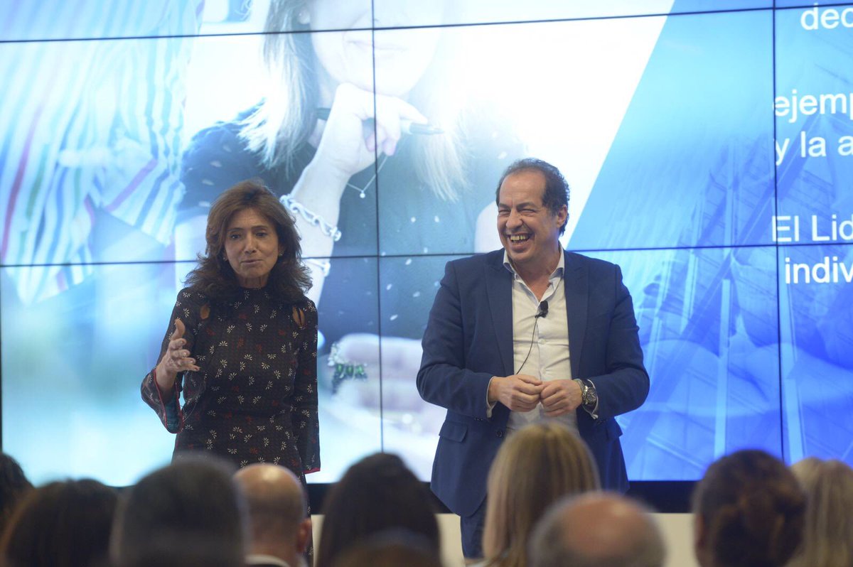 josemmas's tweet photo. @juancarcubeiro “El líder digital debe impulsar la learnability de sus equipos. Debe generar nuevas relaciones, apostar por la tecnología, integrar a 4 generaciones en sus equipos...”#TrendingTalent https://t.co/Y2i7Qg6Jb2