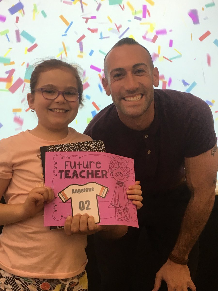 MrChirinosSL's tweet photo. Presented the students with their awards today along with a notebook to write in about their journey through life! #lastdayofthirdgrade @SyracuseSchools @syracuselatin https://t.co/E9py8rB09o