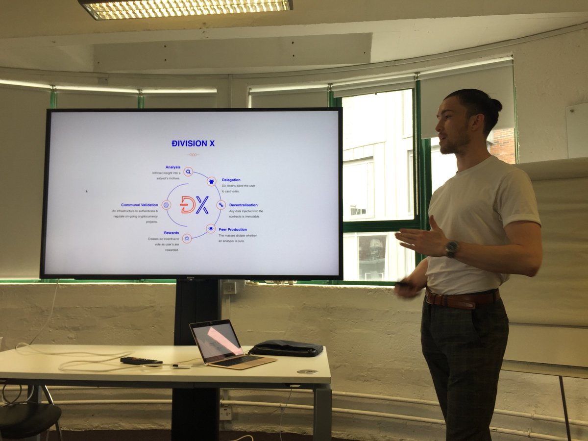 ValidityCrypto's tweet photo. Pictured below, DX founder Samuel JJ Gosling represented Ðivision X at an @Sbootcamp scouting event in the Digital Hub, Dublin. Great feedback and connections gained. Big announcements coming this way very soon. $DX #ƉX #DX #DXToken #Startupbootcamp https://t.co/B8efSTjnqE
