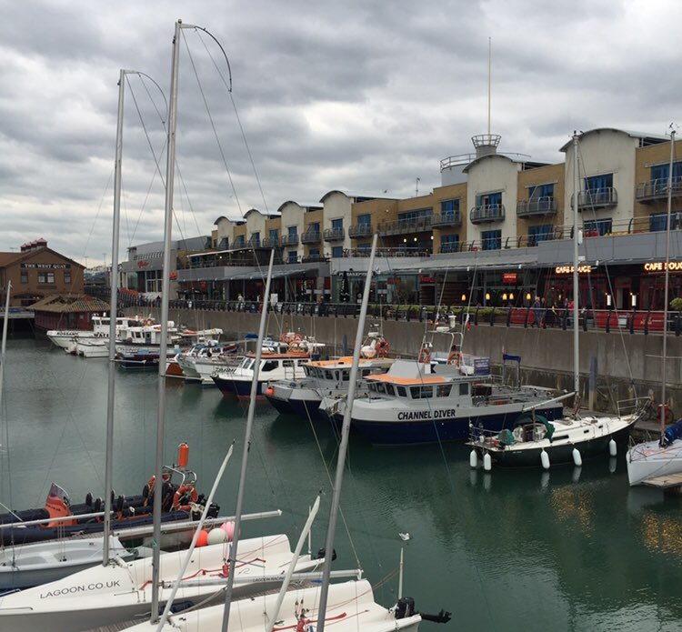 هُنا لندن tweet media