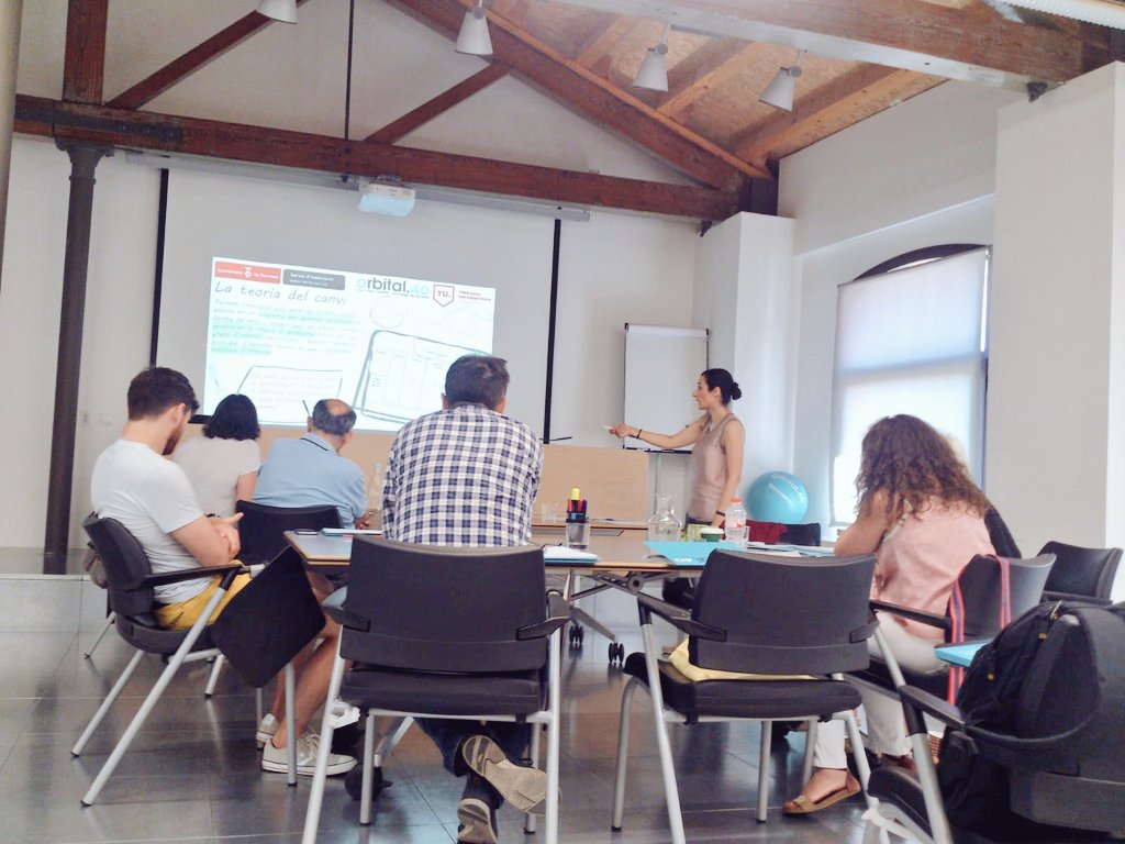 trsinnovacio's tweet photo. 😄 Campus d'Estiu TU 2018 | Aquest matí hem explicat com construir #ModelsdeNegoci socials i com afegir valor social o ambiental als projectes d'emprenedoria. 
@ajterrassa @TRSUNIVERSITATS https://t.co/X4xVUzA6LU