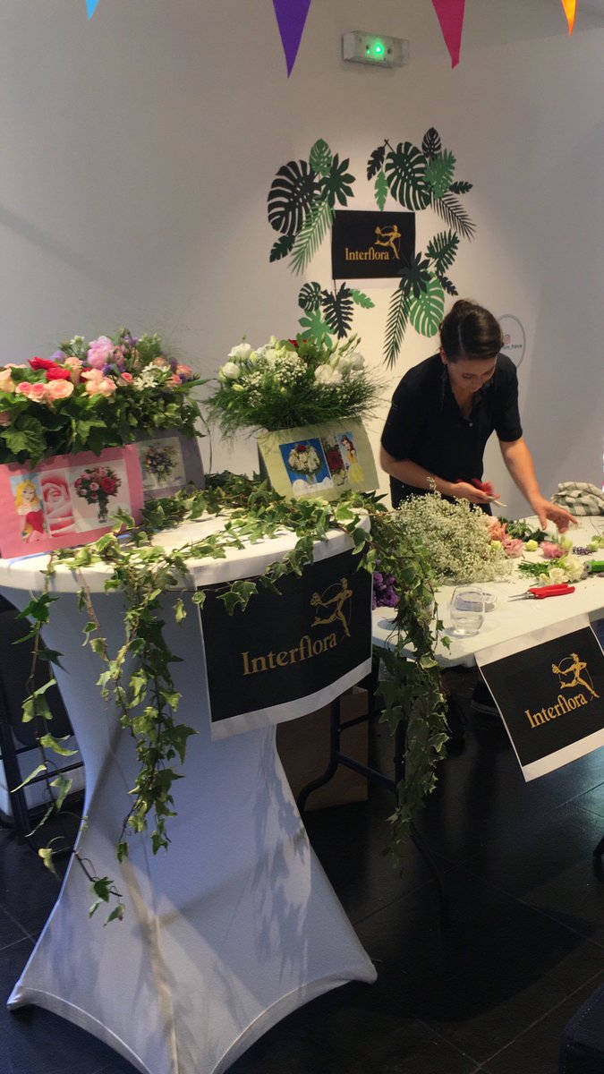 AMP_Disney's tweet photo. Quelle belle journée avec notre communauté digitale #MercrediFamily @disneyfr @Interflora⁩ #DisneyInterflora https://t.co/QVDL5OrGqa