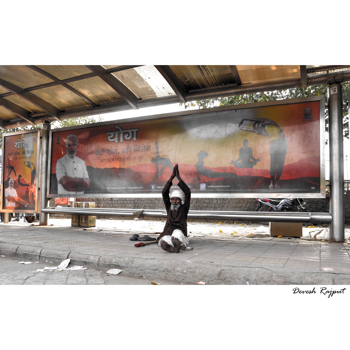 DeveshR1994's tweet photo. “International Yoga day for beggar also” https://t.co/OjVFQpWlvJ
