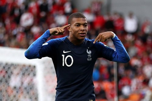 abpanandatv's tweet photo. #FifaWorldCup18 #FRAvsPer #KylianMbappe পেরুকে ১-০ গোলে হারিয়ে বিশ্বকাপের নক-আউটে ফ্রান্স https://t.co/FQHdyv3yvP https://t.co/RwTgVY7kvK