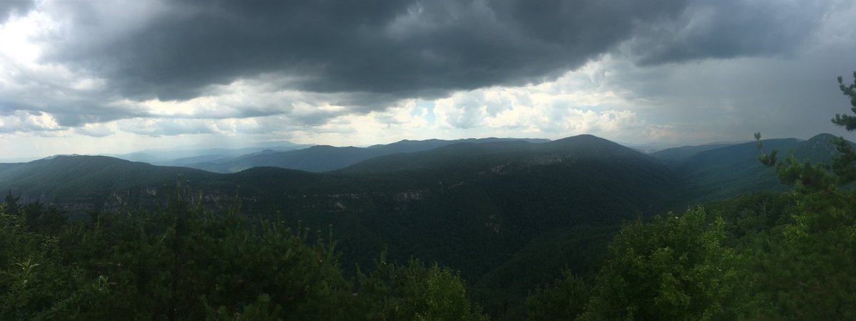 TrailswithChan's tweet photo. So for the wait! Thea are pictures from my hike from Table Rock in the Linville Gorge. #3317mp https://t.co/8fCFboZMlf