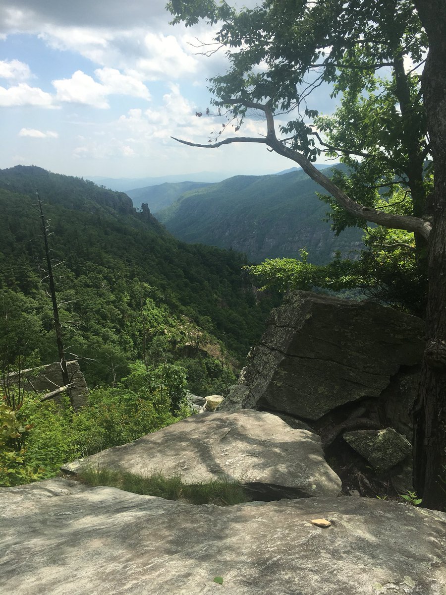 TrailswithChan's tweet photo. So for the wait! Thea are pictures from my hike from Table Rock in the Linville Gorge. #3317mp https://t.co/8fCFboZMlf