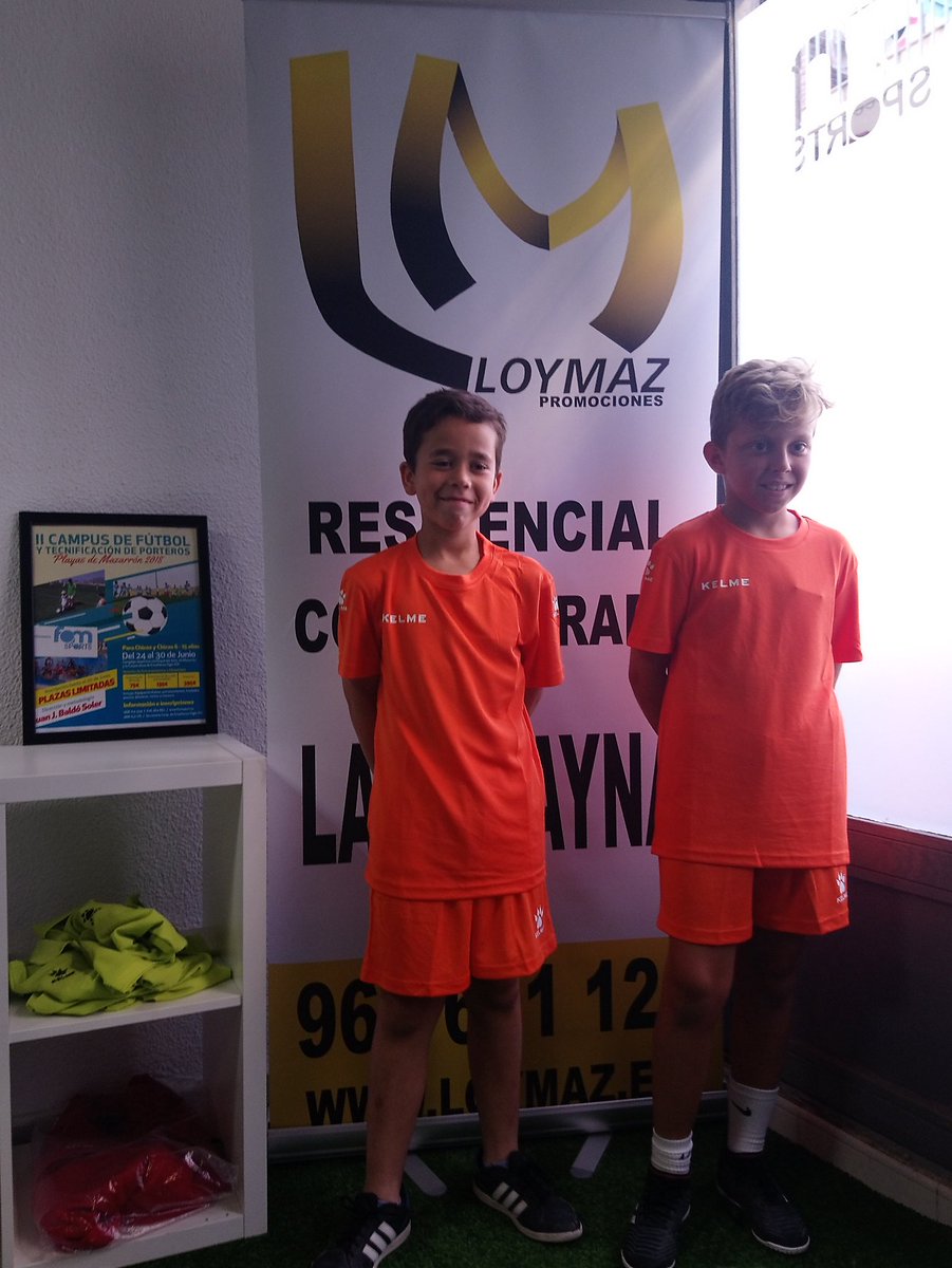 FoMsports's tweet photo. DOS DE NUESTROS INTEGRANTES CON LA ROPA DE ENTRENAMIENTO.
II CAMPAMENTO DE FÚTBOL Y TECNIFICACIÓN DE PORTEROS 
"PLAYAS DE MAZARRÓN 2018"

@AytoMazarron @LaVozdeMazarron https://t.co/LJLt9VZOXA