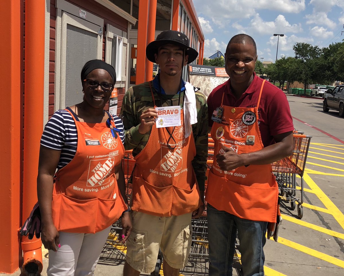 nice4puddin's tweet photo. Associates observed using Proper PPE, Stretch &amp; Flex Safety and awarded Bravo Card at 6537 Mighty Mesquite. https://t.co/r2JXI1qIre