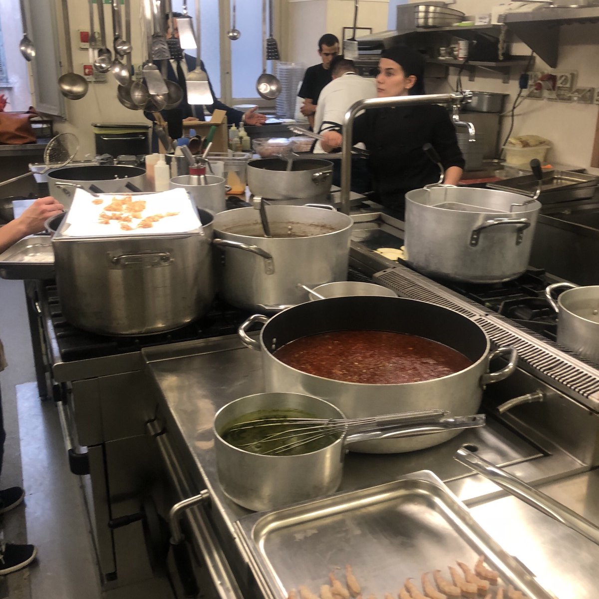 SpagnaInItalia's tweet photo. Fra pochi minuti inizierà ufficialmente il #TapasDay 2018! 6 pluripremiati chef della  @c_valenciana prepareranno, in una cornice unica, 12 tapas. Apri le porte della cucina con noi e diamo inizio alle danze! #MediterraneoDalVivo https://t.co/JgvTrpblmp