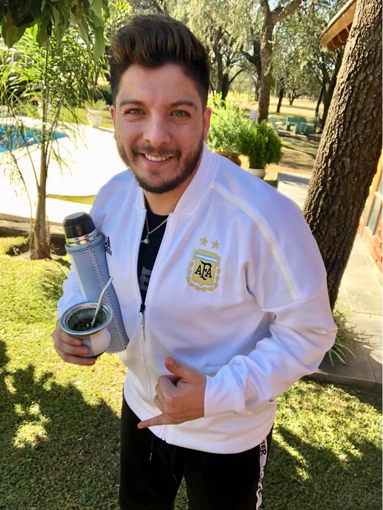 damicordoba's tweet photo. ️🇦🇷️¡¡¡VAMOS ARGENTINA!!! 🇦🇷️
Ya estamos haciéndole el aguante a la Selección!!! Hoy ganamos!!! Y a la noche festejamos juntos en Sala del Rey!!!
#VamosArgentina! https://t.co/V2JRBrRv4I