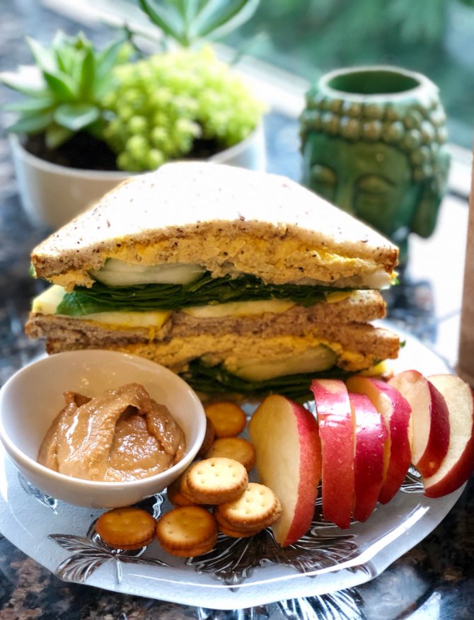 PacificRoseAppl's tweet photo. Happy #FirstDayofSummer! This is our kinda summer lunch... courtesy of @Kris_Nak22. 🍎☀️ #FanPhoto #PacificRose https://t.co/Q2vUetOiZC