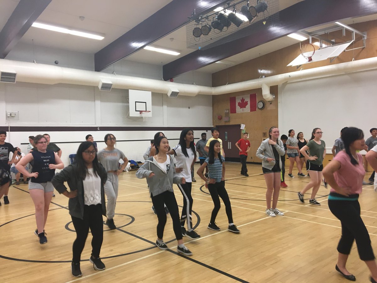 Thank you, Shyama Priyafor leading our #NationalIndigenousDay celebrations today. Our kids have loved learning about the art of Pow Wow dancing #sd36learn #sd36abed