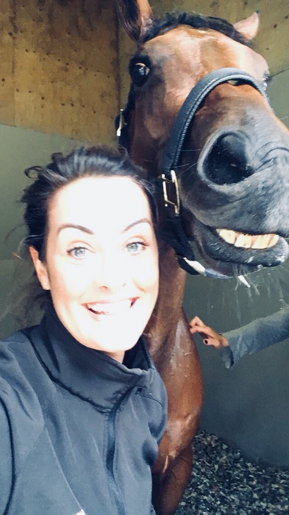 k8wooHanson's tweet photo. #nationalselfieday #RunforEva 💘 https://t.co/aRxuDu1LrH