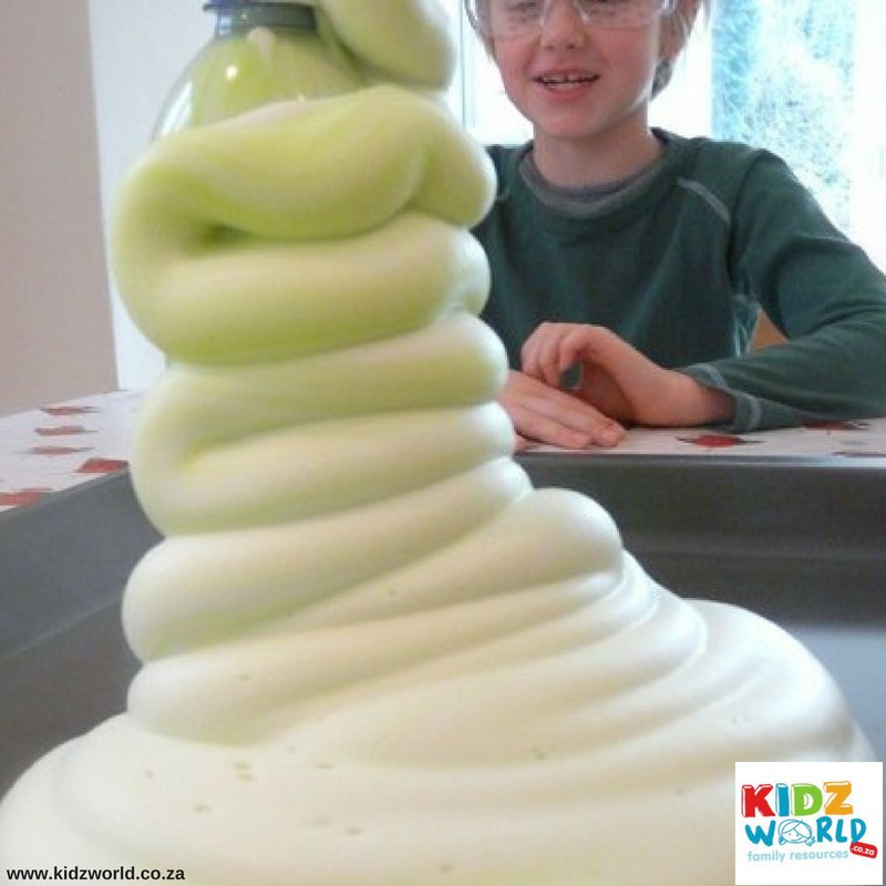 KidzworldSA's tweet photo. Foam fountain - surprise the kids with this fun erupting foam science experiment. 
#Kids #Fun #Experiment #Foam #Funeruptingfoam https://t.co/LxgZ9gIGnB https://t.co/H4BYWjINXk