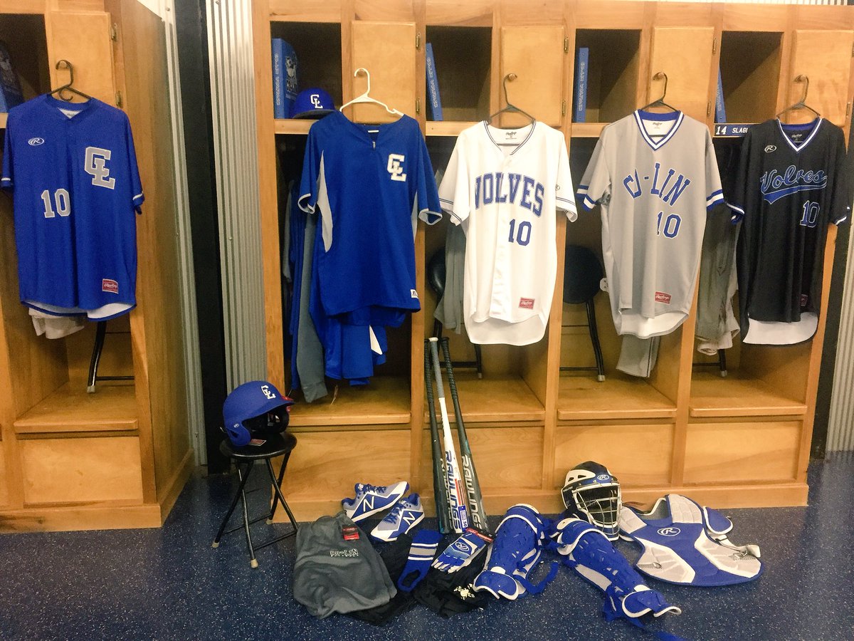 CLCC_Baseball's tweet photo. The Wolf Den. Our players have a pretty nice place to dress and hang out. Not Bad! We are also a @RawlingsSports advisory school. Our guys get geared out with the best Rawlings apparel and equipment. https://t.co/WxvWbl6GWF