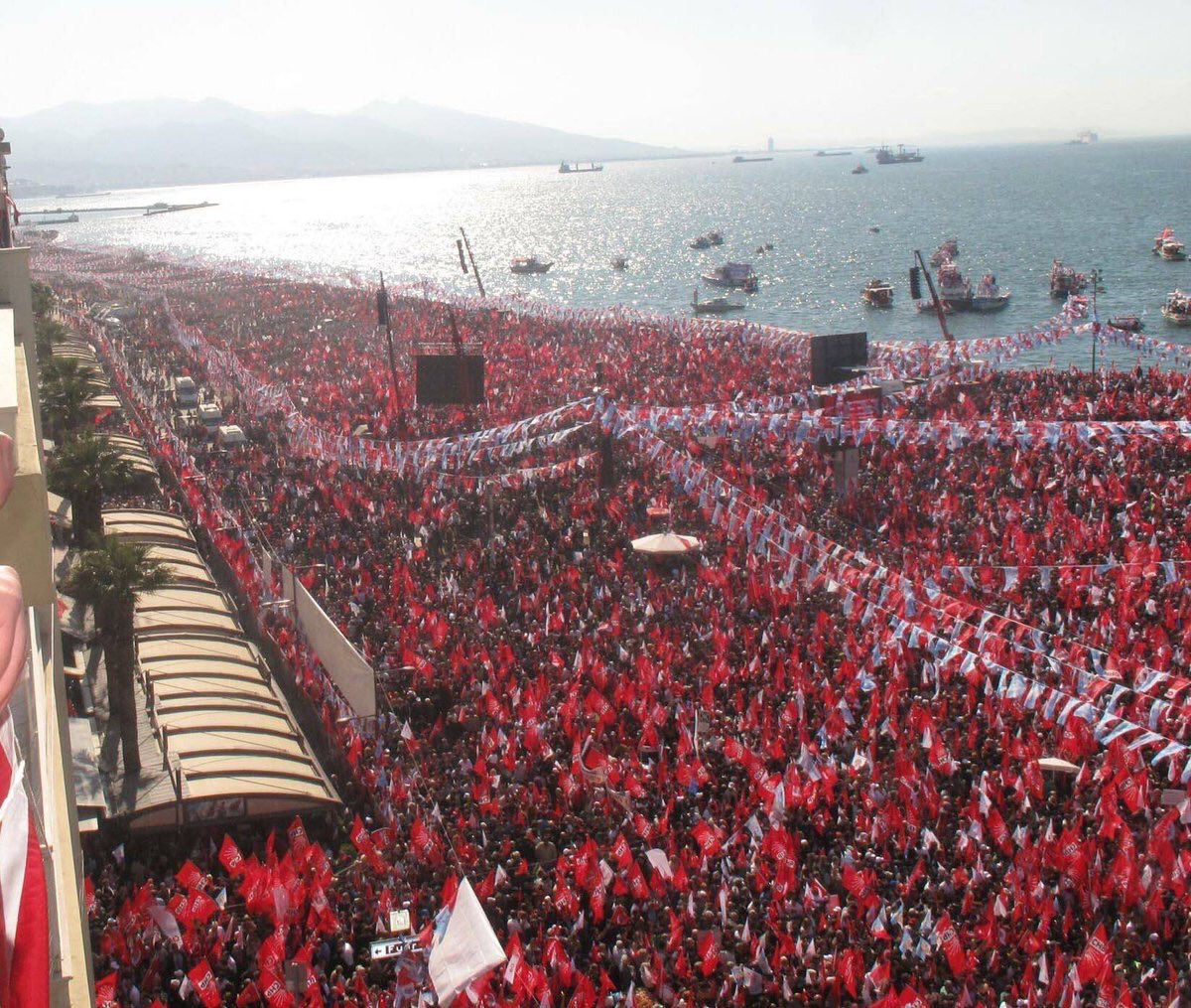 samildmrdrk's tweet photo. Ne güzelliğine diyecek söz var ne de bu ülkeyi sevişine #izmir 🇹🇷 https://t.co/6nbQw7a1BS