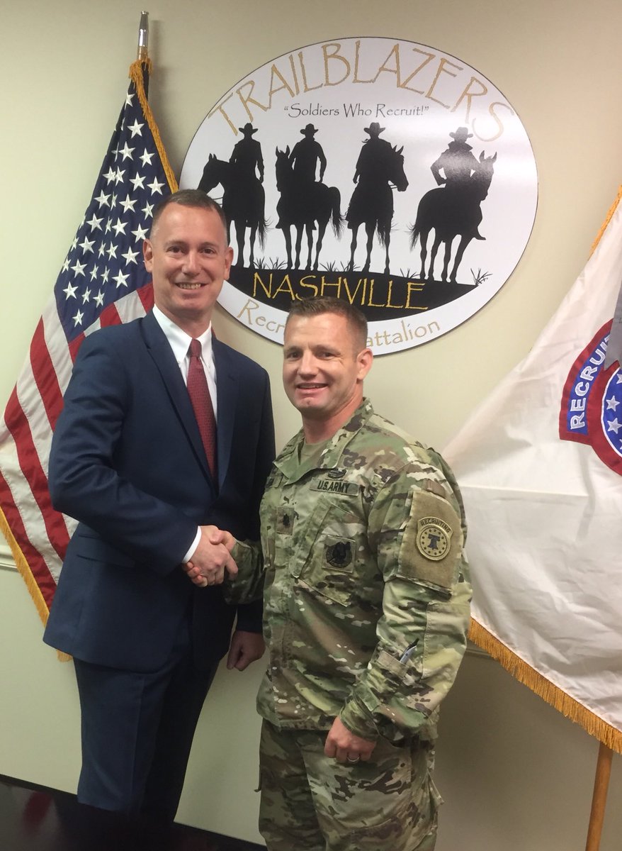 frank_frank1978's tweet photo. Congratulations to Lieutenant Colonel (Dr.)Brian Gelfand on joining the Army Team! Anesthesiologist,trauma surgeon, Harvard Medical School, Vanderbilt University professor, and now serving Soldiers &amp; their families. Proud to serve with you. @ArmyKYTN 
@USArmy @USARECPAO https://t.co/Q1YXKemC0r