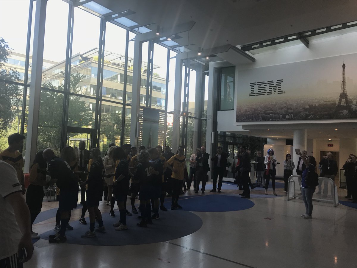 gmarchand78's tweet image. Fun! Le Cœur de Verre transformé en terrain de foot ⚽️ #IBMClientCenter #IBM #CDM2018 #squadteam