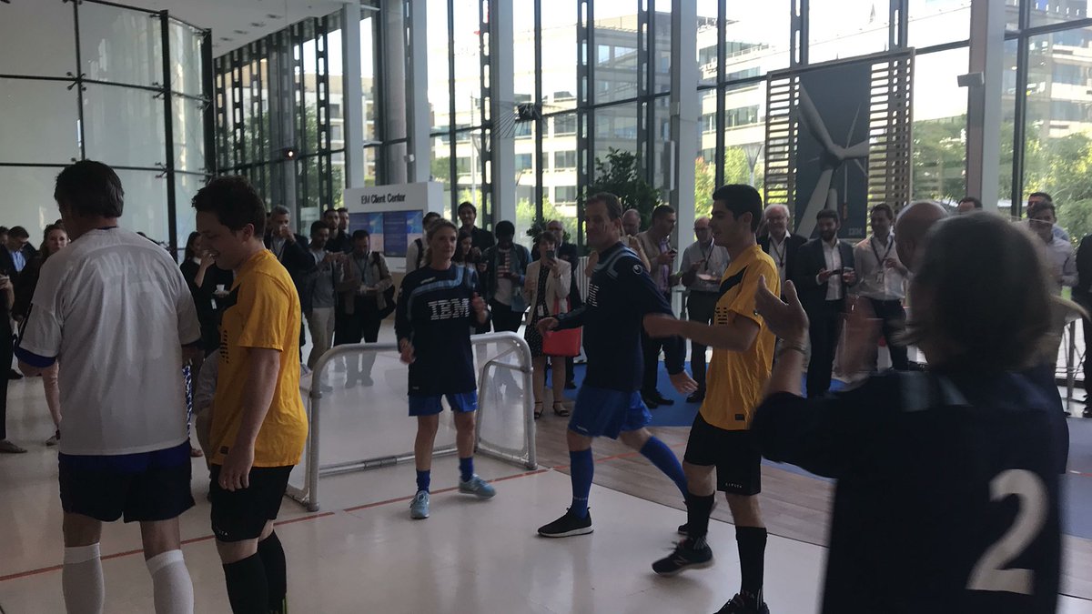 gmarchand78's tweet image. Fun! Le Cœur de Verre transformé en terrain de foot ⚽️ #IBMClientCenter #IBM #CDM2018 #squadteam