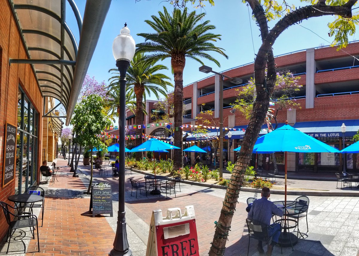 arae08's tweet photo. Glendale, CA renames it's most #urban, #pedestrian friendly #street in #downtown "Artsakh Street" in honor of its #Armenian #community and the Republic of #Artsakh liberation movement. #walkingtour #streetscapes #promemade https://t.co/RkYxhTwbSF