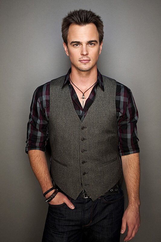 hevonisotp's tweet photo. It’s #BoldandBeautiful time! But more importantly, it’s Darin’s 5 year anniversary!! 🎉 We love Wyatt, and @THEEdarinbrooks 💗 #TeamWyatt #DarinApprectiation #5YearsofWyatt https://t.co/0lXP4Lj49Z
