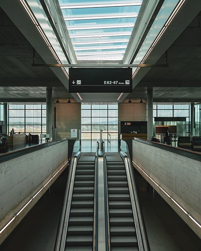 RaphaelSurmont's tweet photo. A week in NYC and not a single post or story? Let’s call it a creative breakdown, a digital detox or just a desire to live, laughs and enjoy the good people, food and views. 🍜 .
.
#zurich #züri #zurichairport #zurich_switzerland #instazurich #myswitz… https://t.co/TNAUt9FgMt https://t.co/PCgFQ7W42c