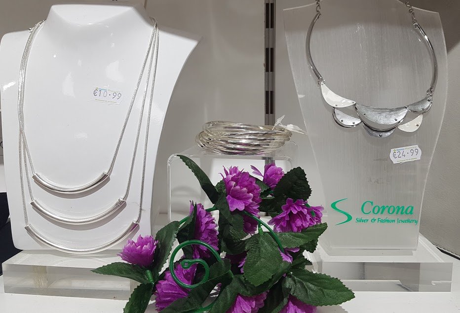 haven_monkstown's tweet photo. Gorgeous #Fashion #necklaces from €10.99!
Great #giftidea!
Available now at #Havenpharmacy #Monkstown https://t.co/gYoEaoDyHX