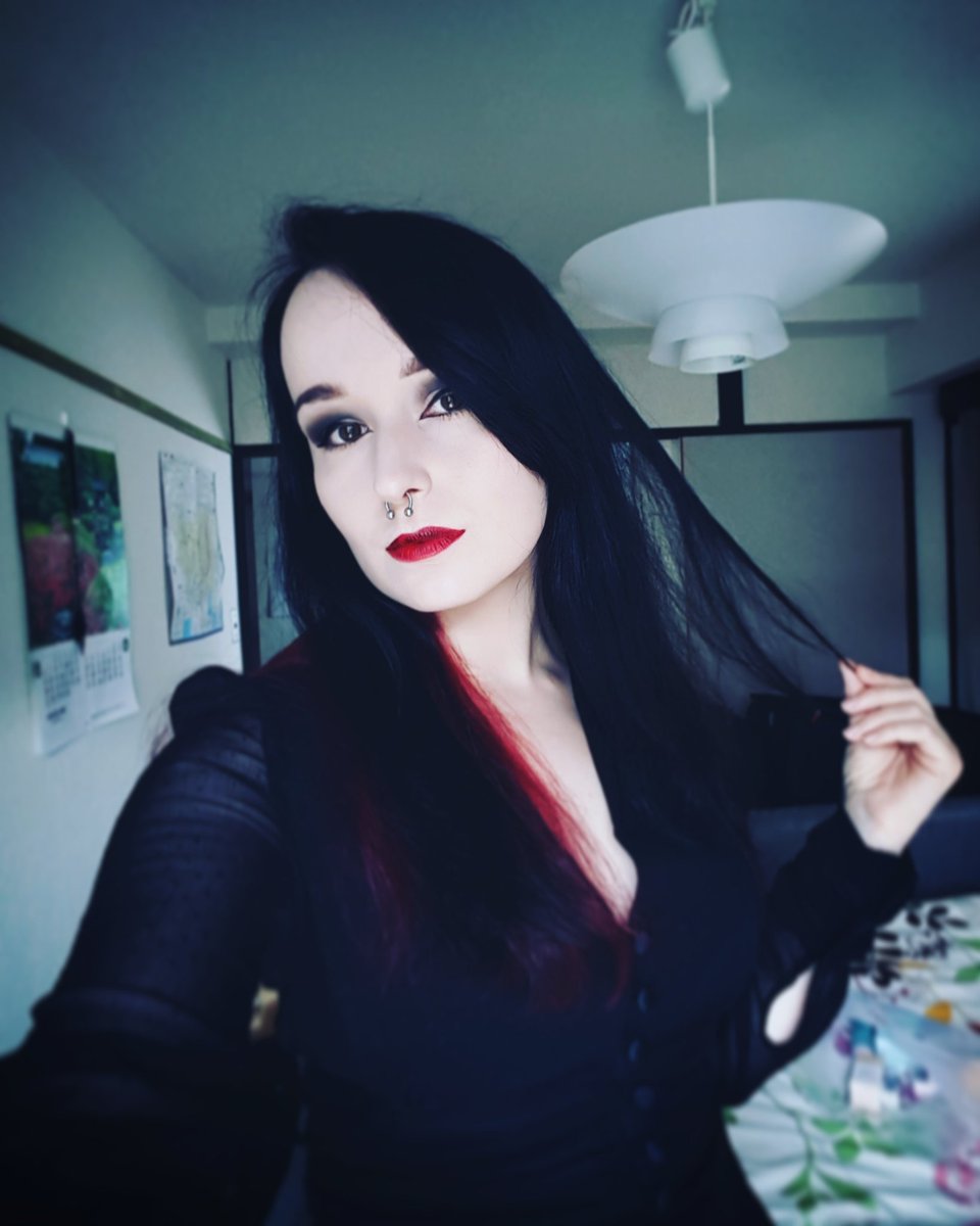 The day I felt like Morticia Addams 😍♥ 
.
 #gothicfashion #gothgirl #vamp #vampymakeup #darkaesthetic #darkhair #selfie #morticiaaddams #addamsfamily #gothaesthetic #septumpiercing #piercedgirl #darkandmysterious