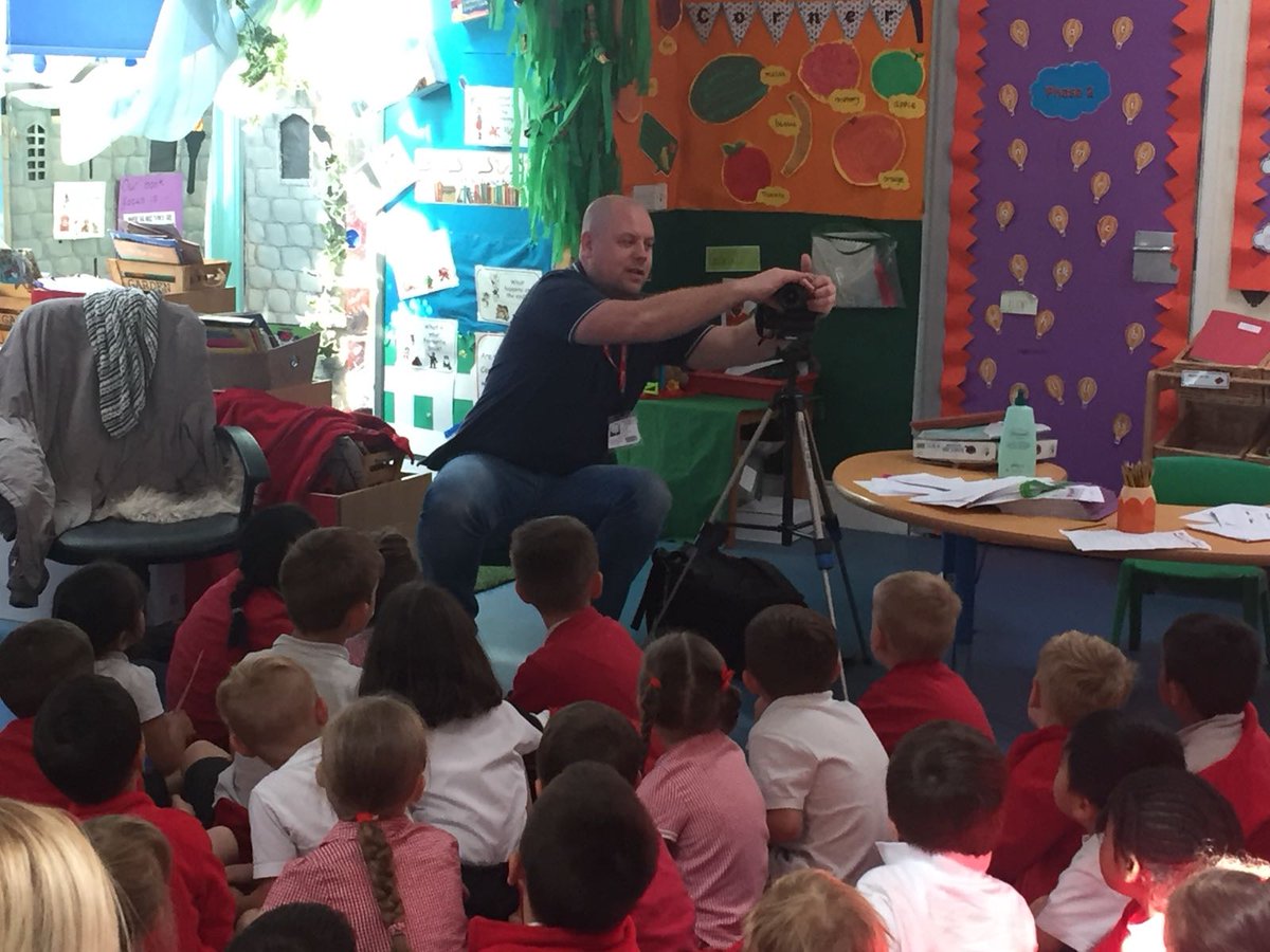 Timbercroftps's tweet photo. After a visit from a photographer, reception were feeling inspired ππ#SayCheese #Camera #photographersinthemaking https://t.co/K6OBNYB1T5