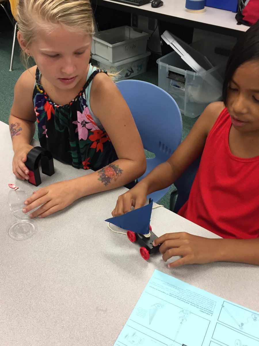 lorijhigley's tweet photo. Learning about Earth’s Magnetic Fields and using magnets to discover how the earth and moon have magnetic flip flops! @BHCoyotes #STREAMINGintoSummer https://t.co/otINo2XRtO