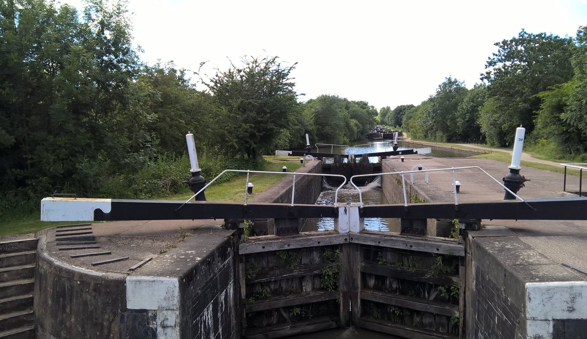 yuchenwang's tweet photo. @grandunionltd #JunctionWorks walking passed 21 flights of locks #HattonLocks #GrandUnionCanal speaking to @CRTWestMidlands hydrologist Sarah Edwards looking at 1977 hand-written record of reservoir capacity, talking about how canal water level is monitored and mentained https://t.co/g0RBIIQDje