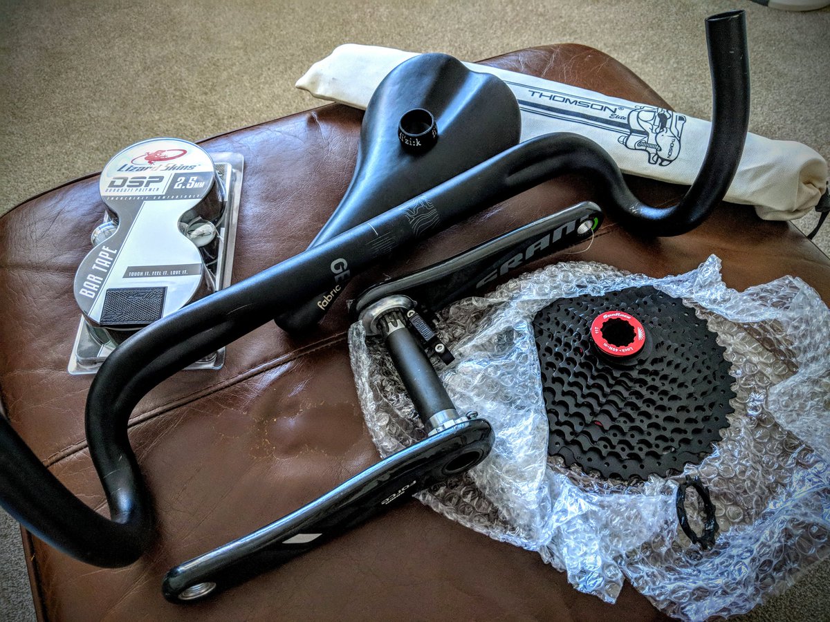 Northern_Ben's tweet image. After a long dull-ish day, nowt better than perusing your new-build bike parts #sadcase